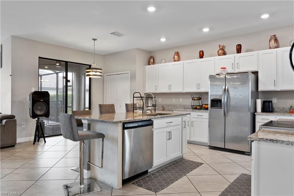 Dining room, Interior, Kitchen, Pendant Lights, Recessed Lighting, Stainless Steel Appliances