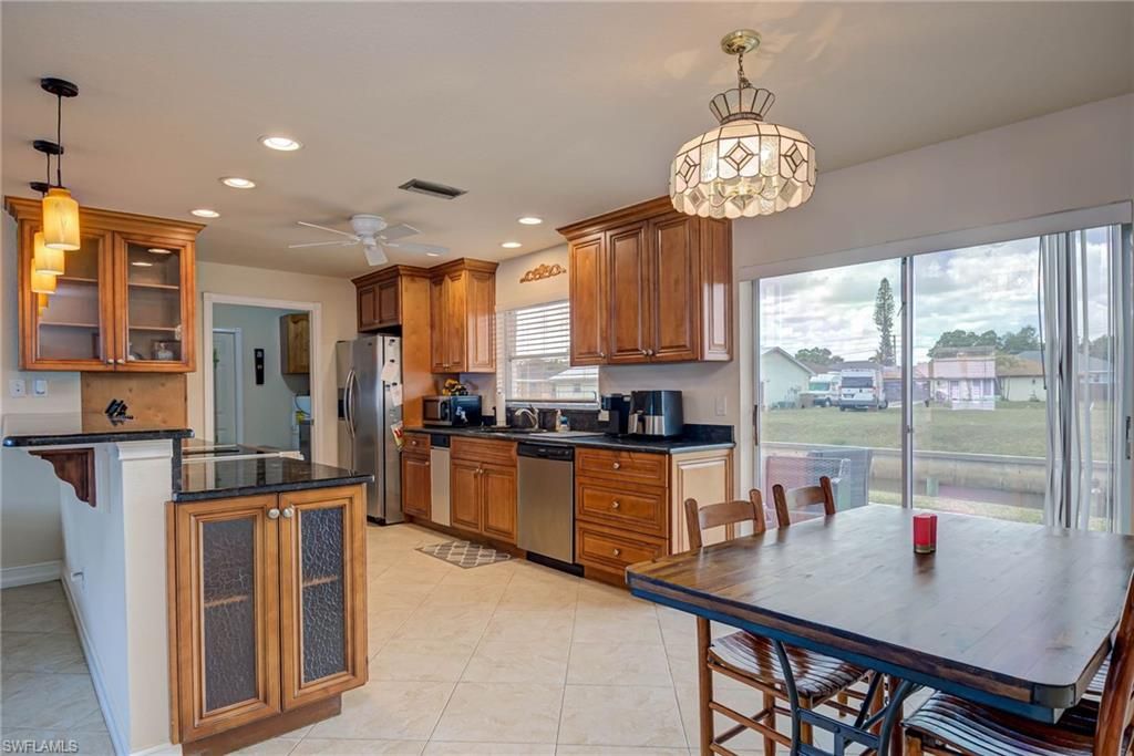 Dining room, Interior, Kitchen, Pendant Lights, Recessed Lighting, Stainless Steel Appliances
