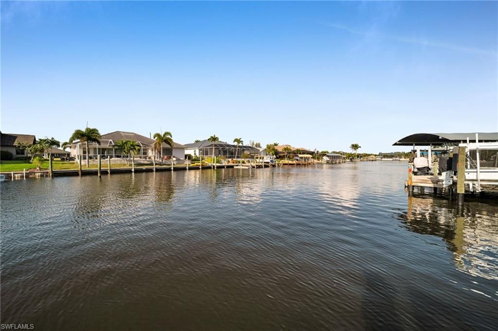 Exterior, Lake