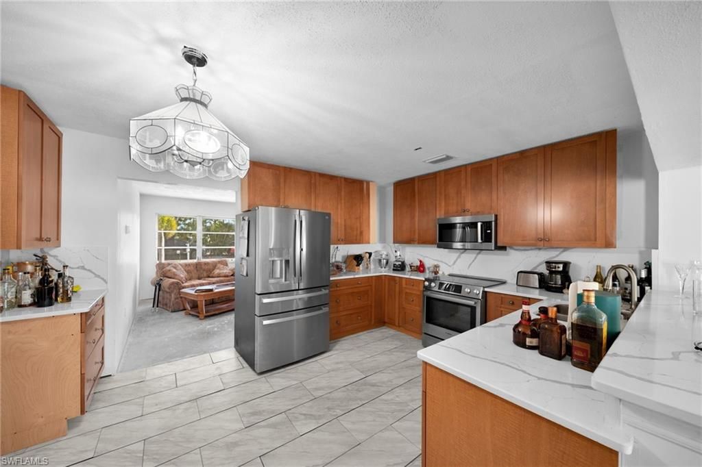 Chandelier, Interior, Kitchen, Living room, Stainless Steel Appliances