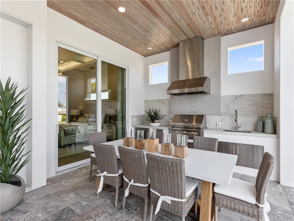 Dining room, Interior, Kitchen, Recessed Lighting, Stainless Steel Appliances, Wooden Ceilings
