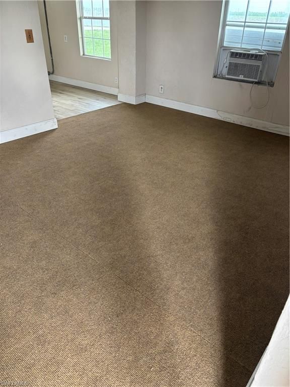 Empty room, Interior