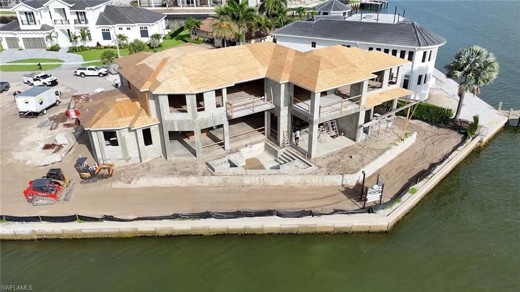 Exterior, Drone