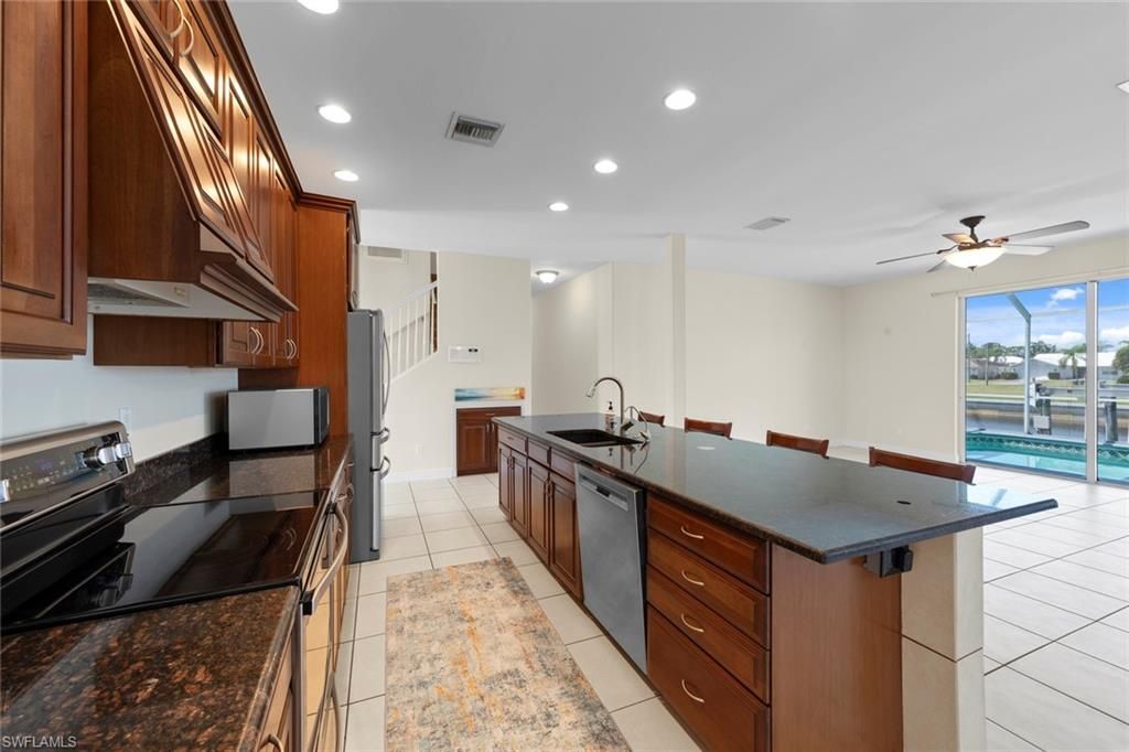 Dining room, Interior, Kitchen, Recessed Lighting