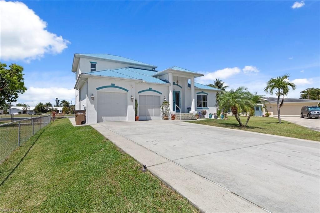 Attached, Exterior, Facade, Modern