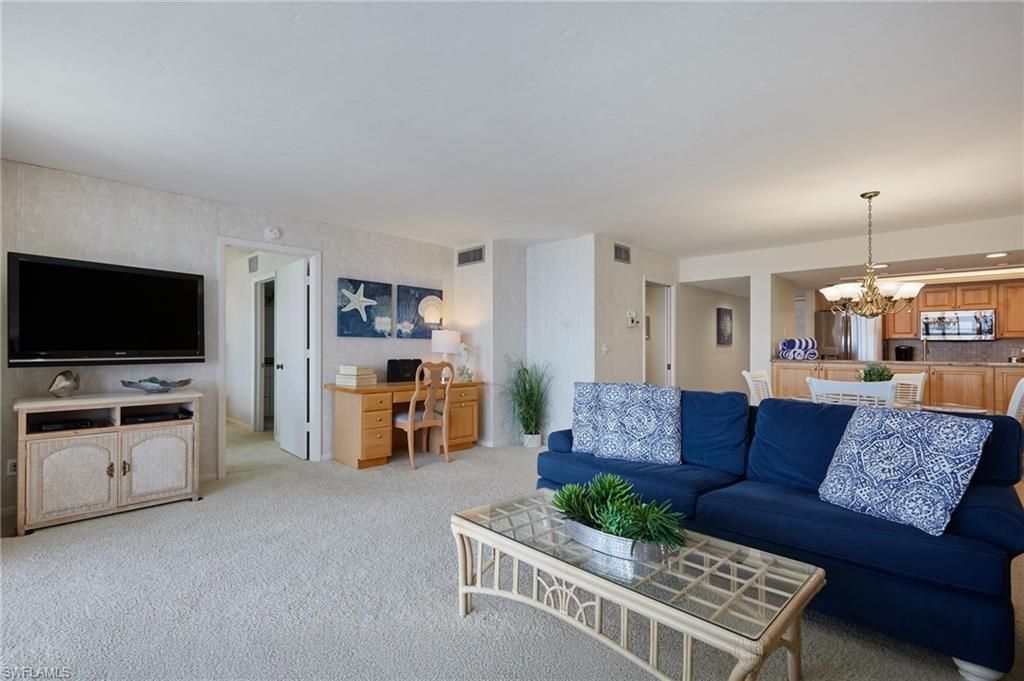Chandelier, Dining room, Interior, Living room