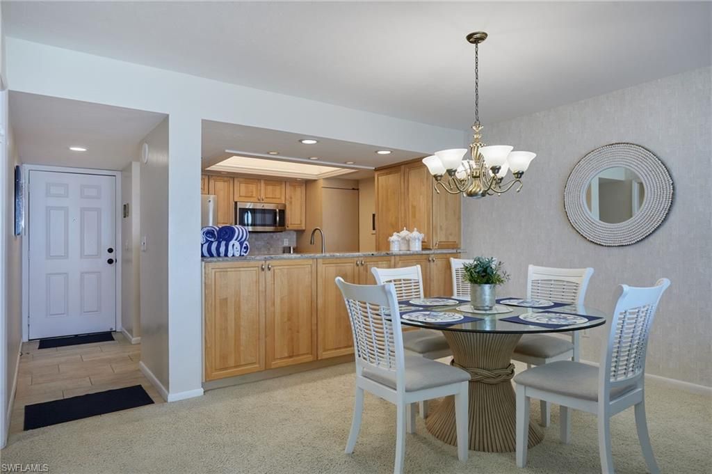 Chandelier, Dining room, Interior, Kitchen, Recessed Lighting, Stainless Steel Appliances