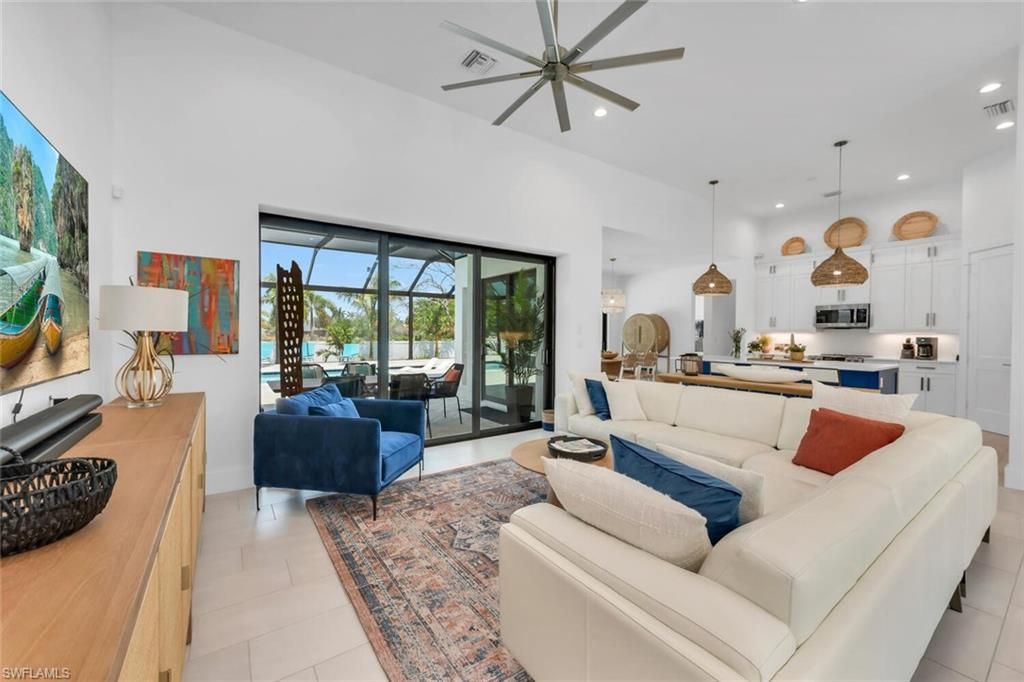 Interior, Kitchen, Living room, Pendant Lights, Recessed Lighting, Stainless Steel Appliances
