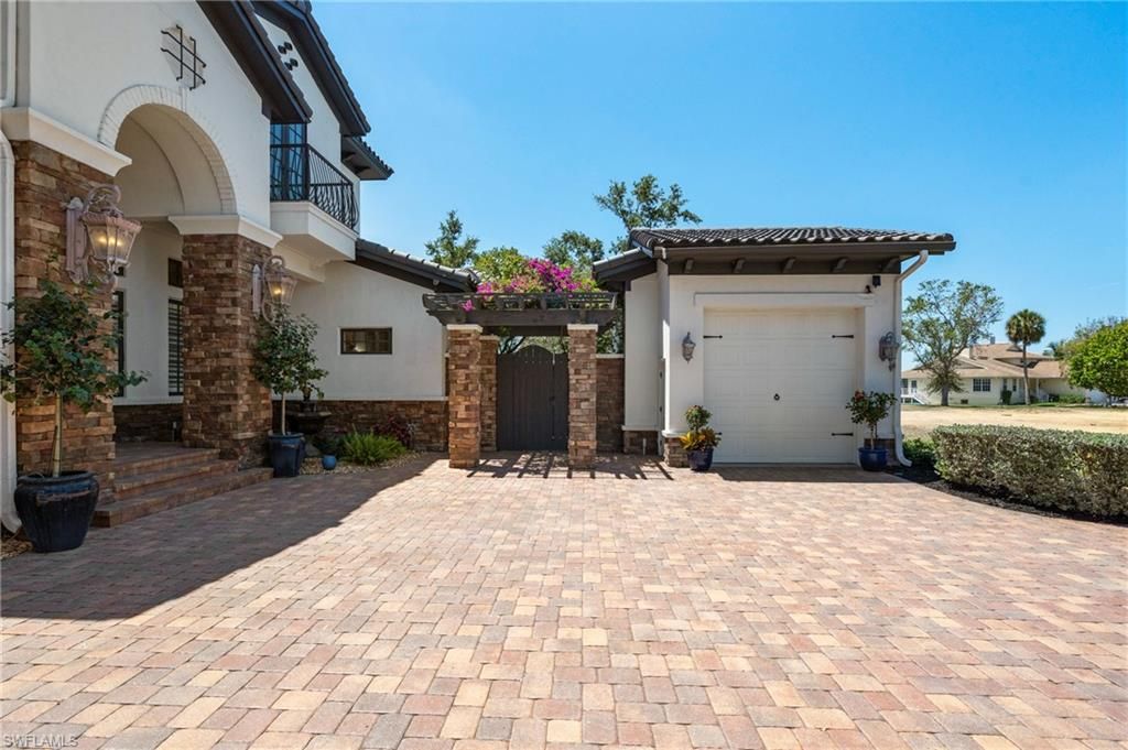 Detached Garage, Exterior