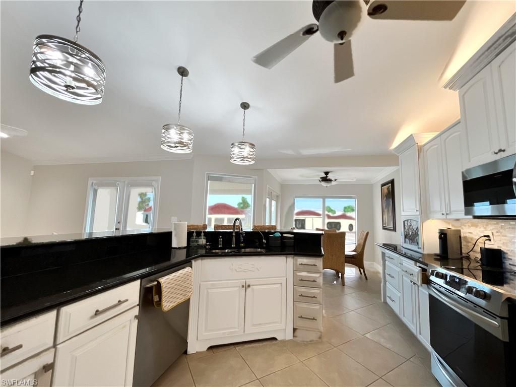 Dining room, Interior, Kitchen, Pendant Lights