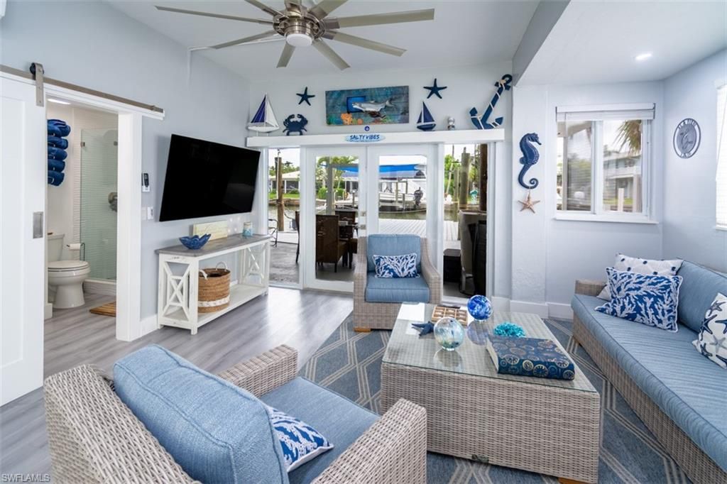 Bathroom, Interior, Living room, Recessed Lighting, Wood Texture Flooring