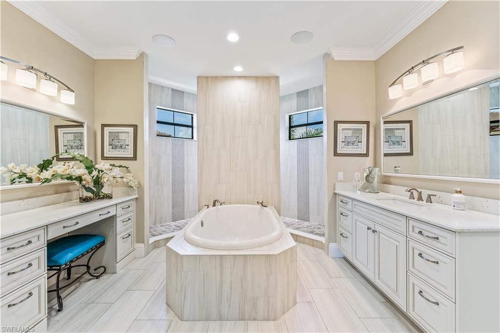 Bathroom, Dual Sink Vanities, Interior, Recessed Lighting