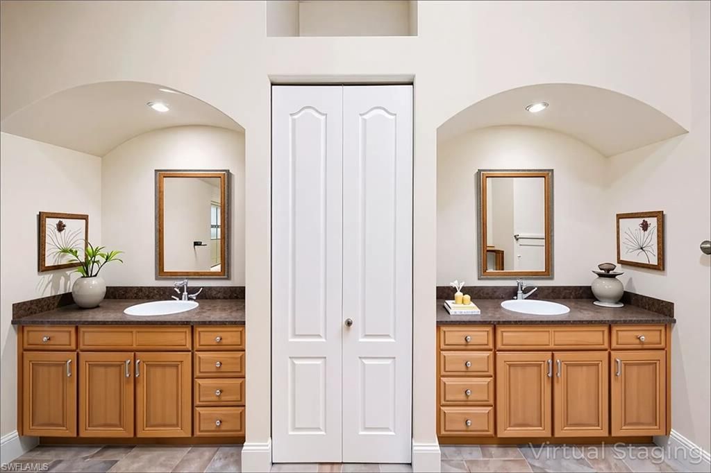 Bathroom, Dual Sink Vanities, Interior, Recessed Lighting