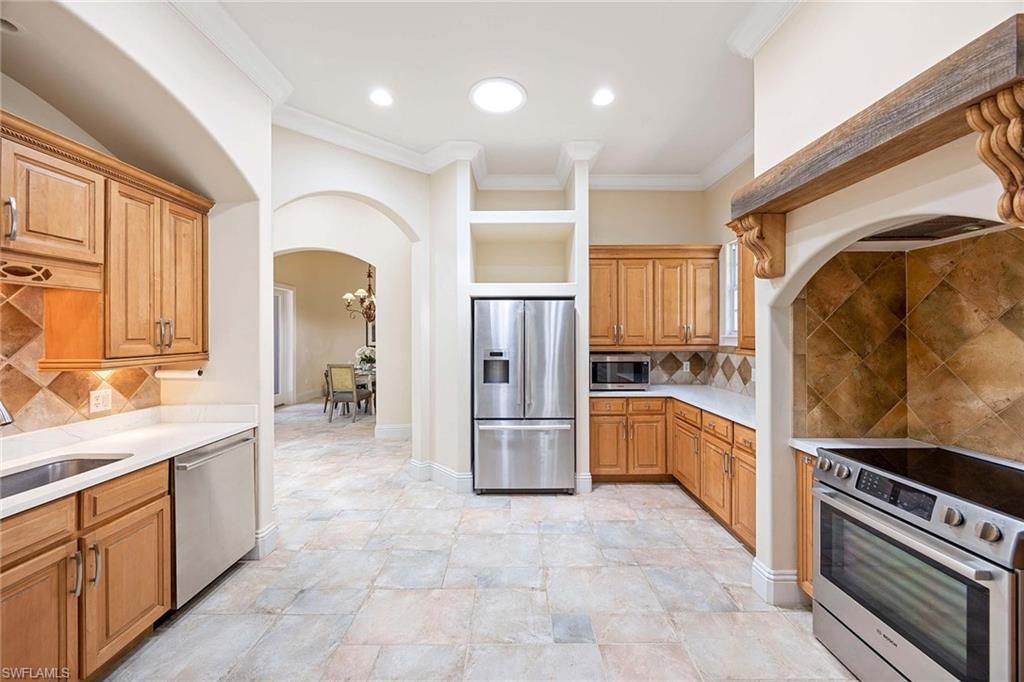 Dining room, Interior, Kitchen, Recessed Lighting, Stainless Steel Appliances
