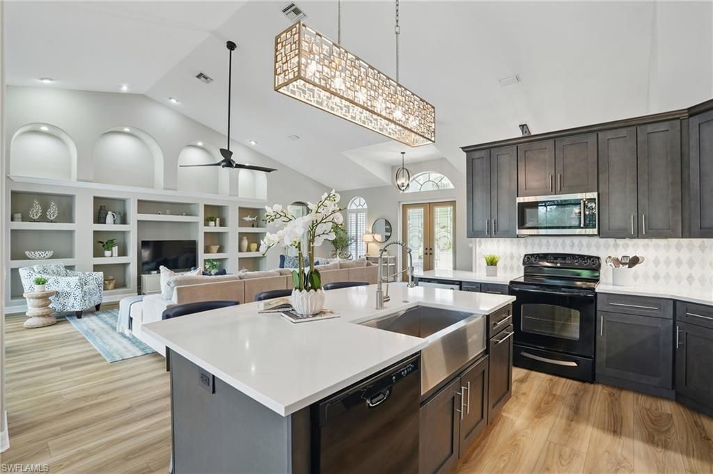Chandelier, Interior, Kitchen, Living room, Pendant Lights, Recessed Lighting, Wood Texture Flooring