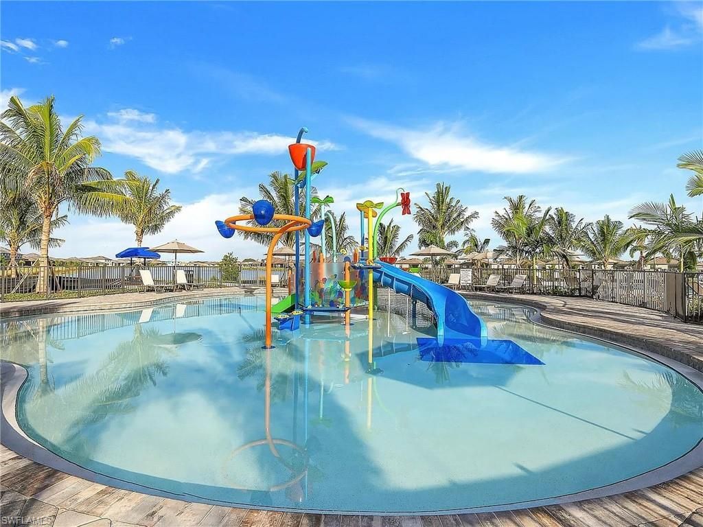 Exterior, Playground, Pool