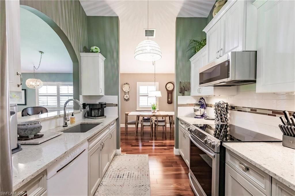 Chandelier, Dining room, Interior, Kitchen, Pendant Lights, Wood Texture Flooring