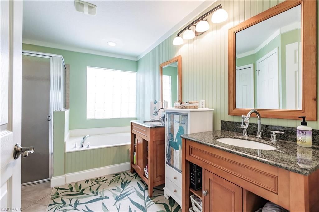 Bathroom, Dual Sink Vanities, Interior, Recessed Lighting