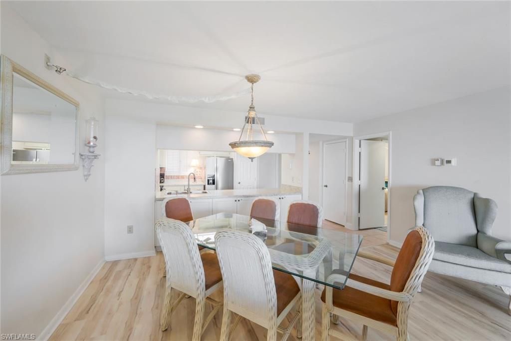 Dining room, Interior, Kitchen, Pendant Lights, Recessed Lighting, Wood Texture Flooring