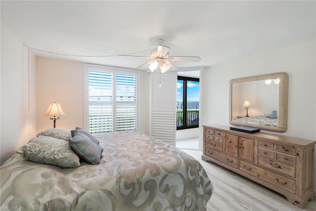 Bedroom, Interior, Water, Wood Texture Flooring