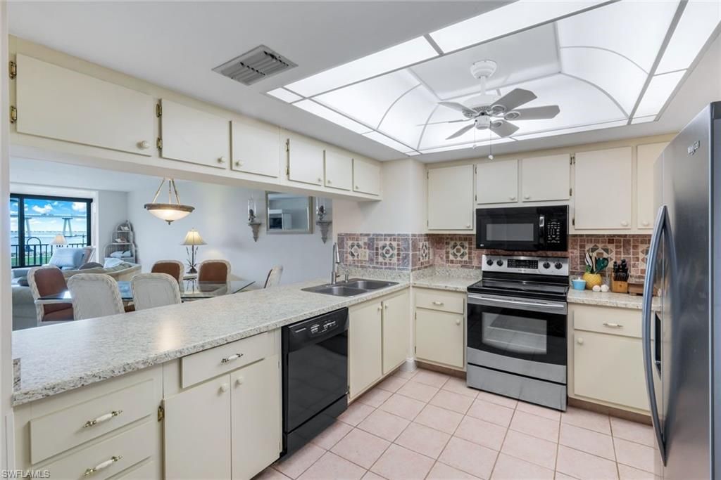Dining room, Interior, Kitchen, Stainless Steel Appliances