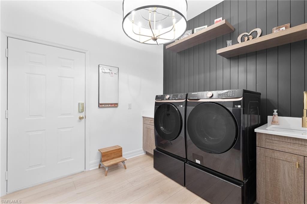 Interior, Washer, Wood Texture Flooring
