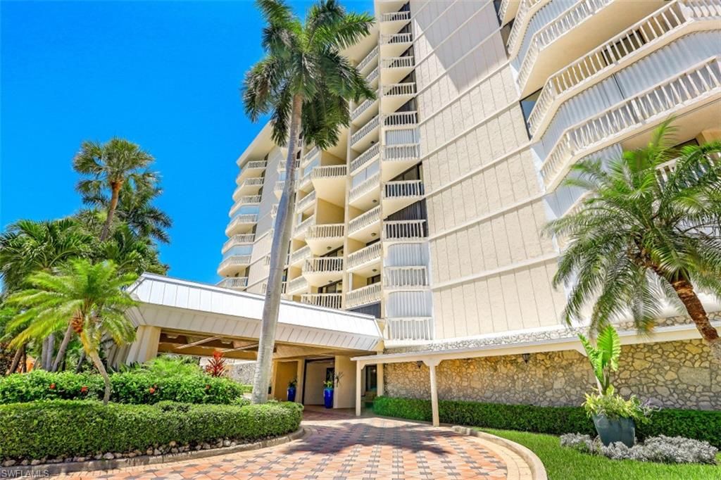 Exterior, Facade, Condo Building