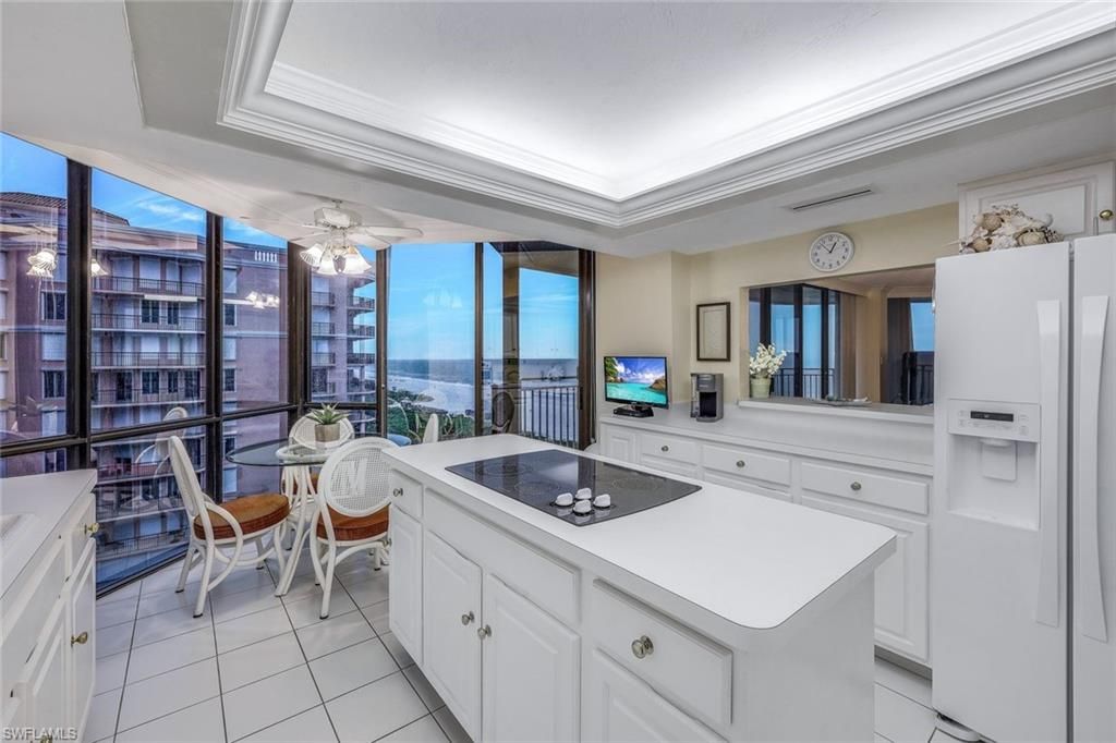 Dining room, Interior, Kitchen, Water