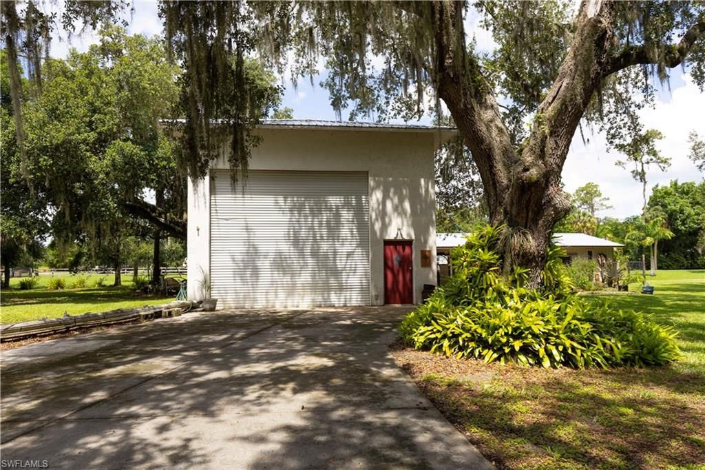 Detached Garage, Exterior