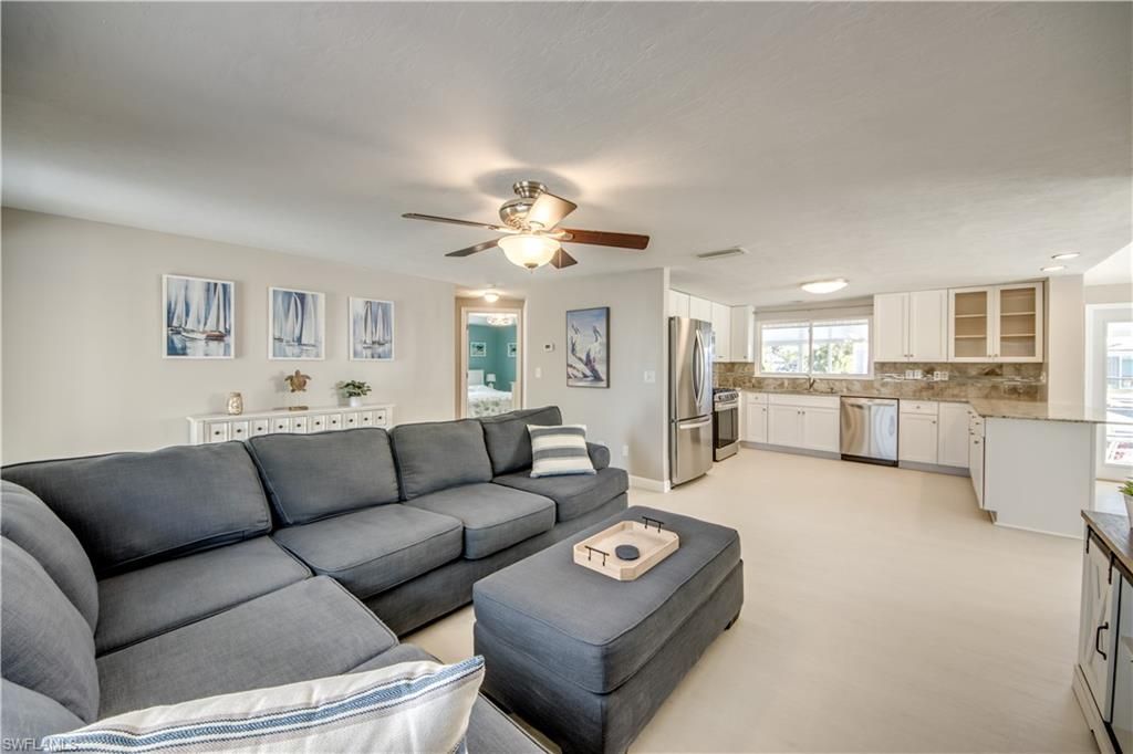 Interior, Kitchen, Living room, Stainless Steel Appliances