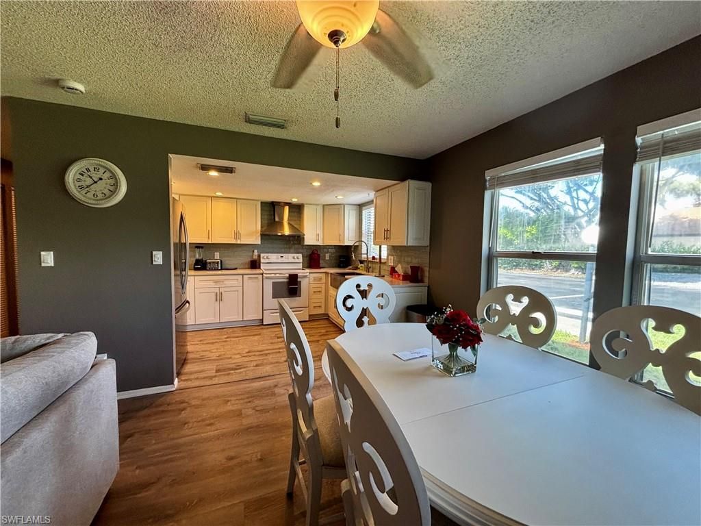 Dining room, Interior, Kitchen, Recessed Lighting, Wood Texture Flooring