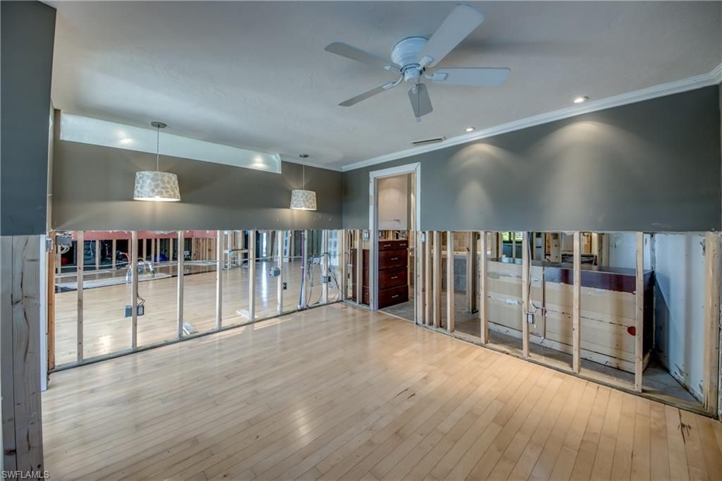 Interior, Pendant Lights, Recessed Lighting, Wood Texture Flooring
