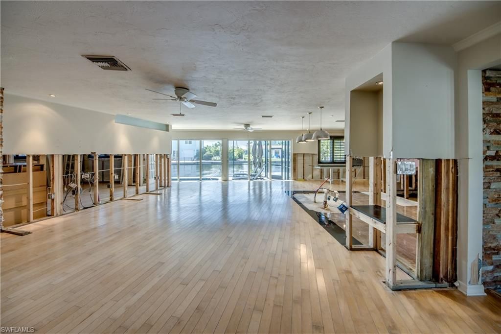 Interior, Pendant Lights, Recessed Lighting, Wood Texture Flooring