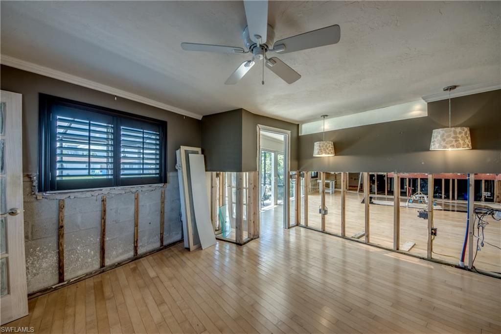 Interior, Pendant Lights, Wood Texture Flooring