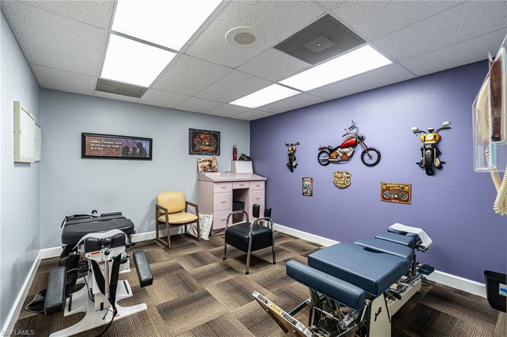 Fitness Equipment, Interior, Recessed Lighting, Wood Texture Flooring