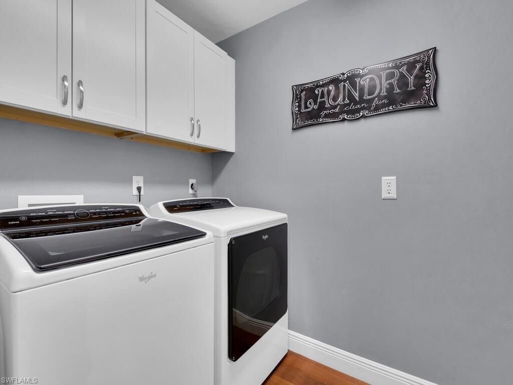 Interior, Washer, Wood Texture Flooring