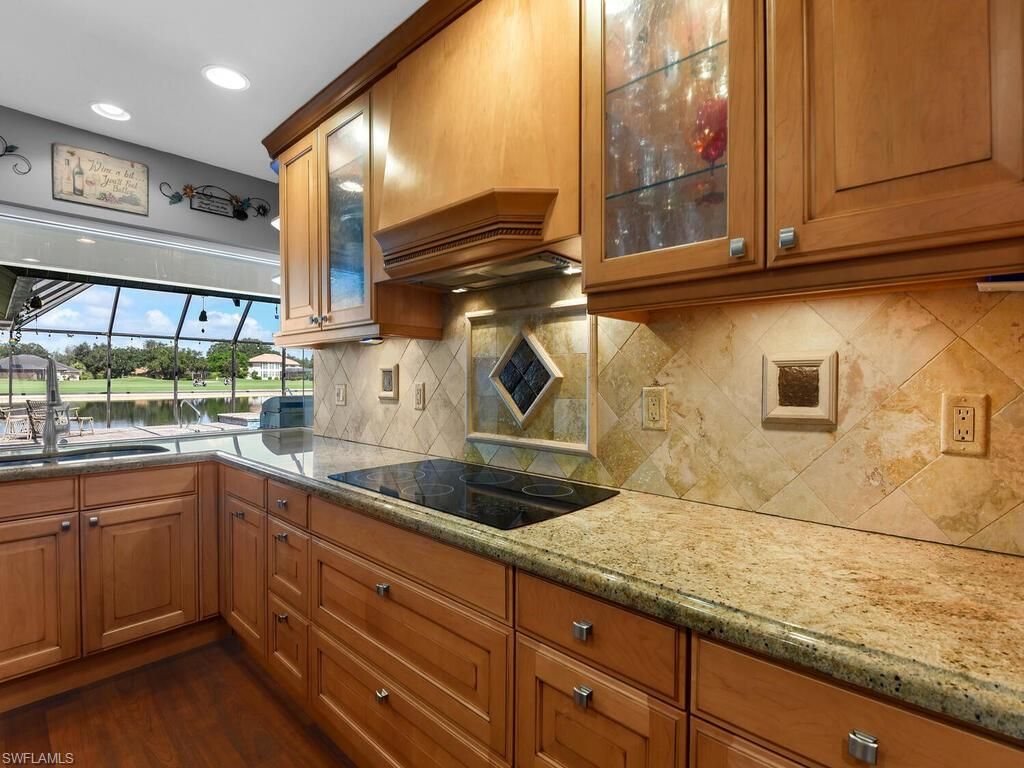 Glass Ceilings, Interior, Kitchen, Recessed Lighting, Wood Texture Flooring