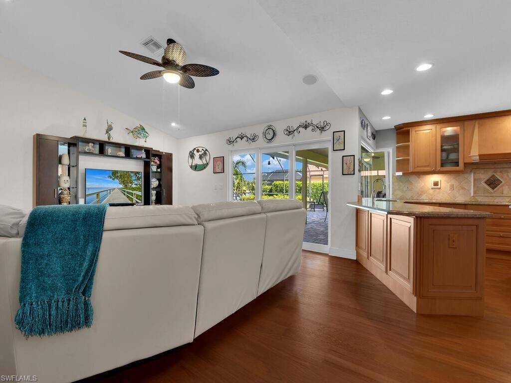 Interior, Kitchen, Living room, Recessed Lighting, Wood Texture Flooring