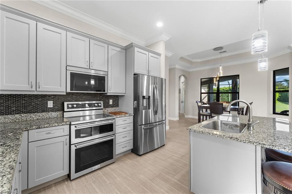 Dining room, Interior, Kitchen, Pendant Lights, Recessed Lighting, Stainless Steel Appliances, Wood Texture Flooring