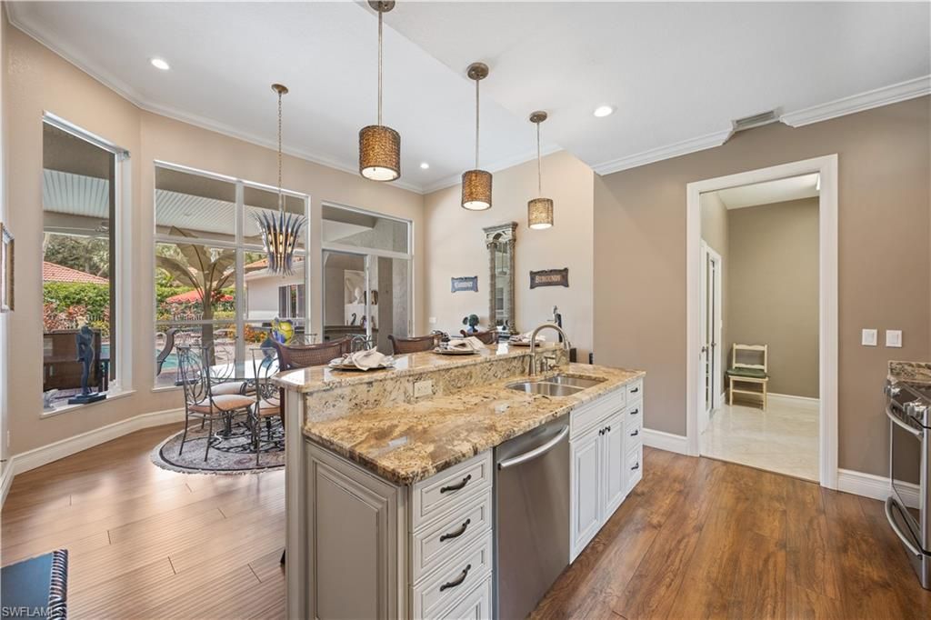 Dining room, Interior, Kitchen, Pendant Lights, Recessed Lighting, Wood Texture Flooring