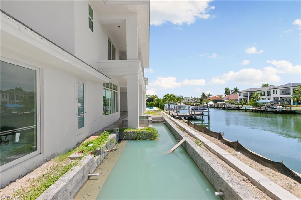 Exterior, Pool, Water