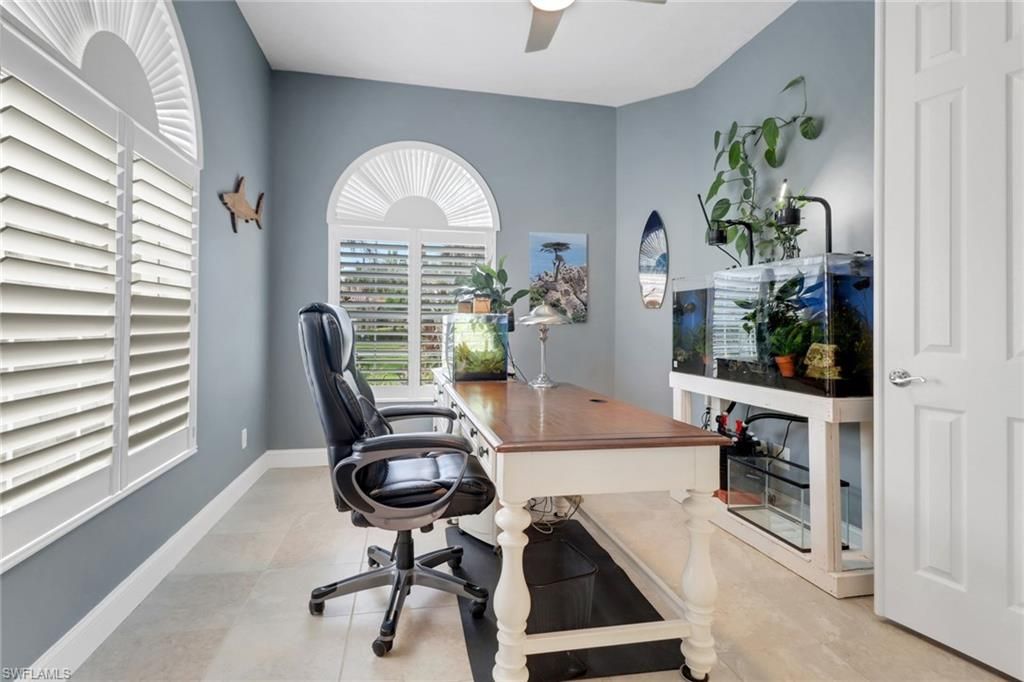 Home Office, Interior