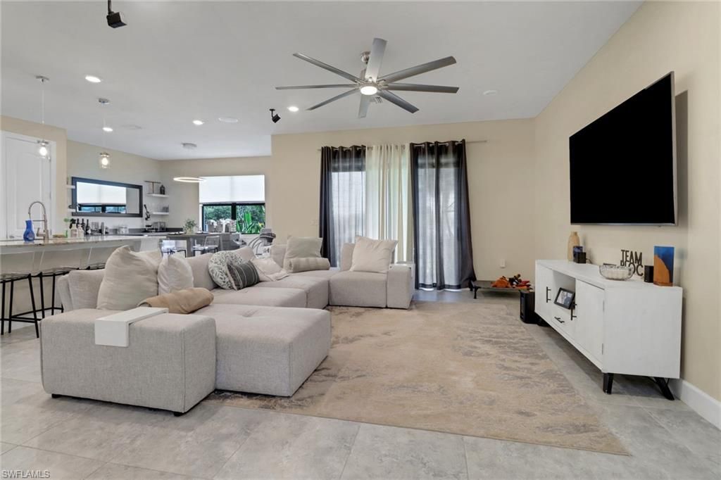 Dining room, Interior, Living room, Pendant Lights, Recessed Lighting