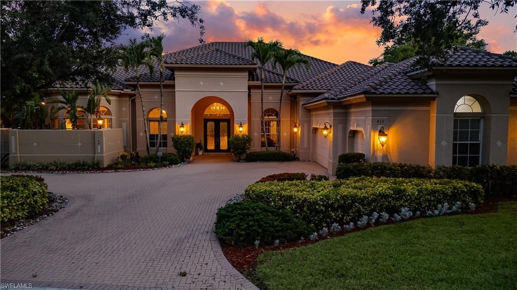 Exterior, Facade, Mediterranean