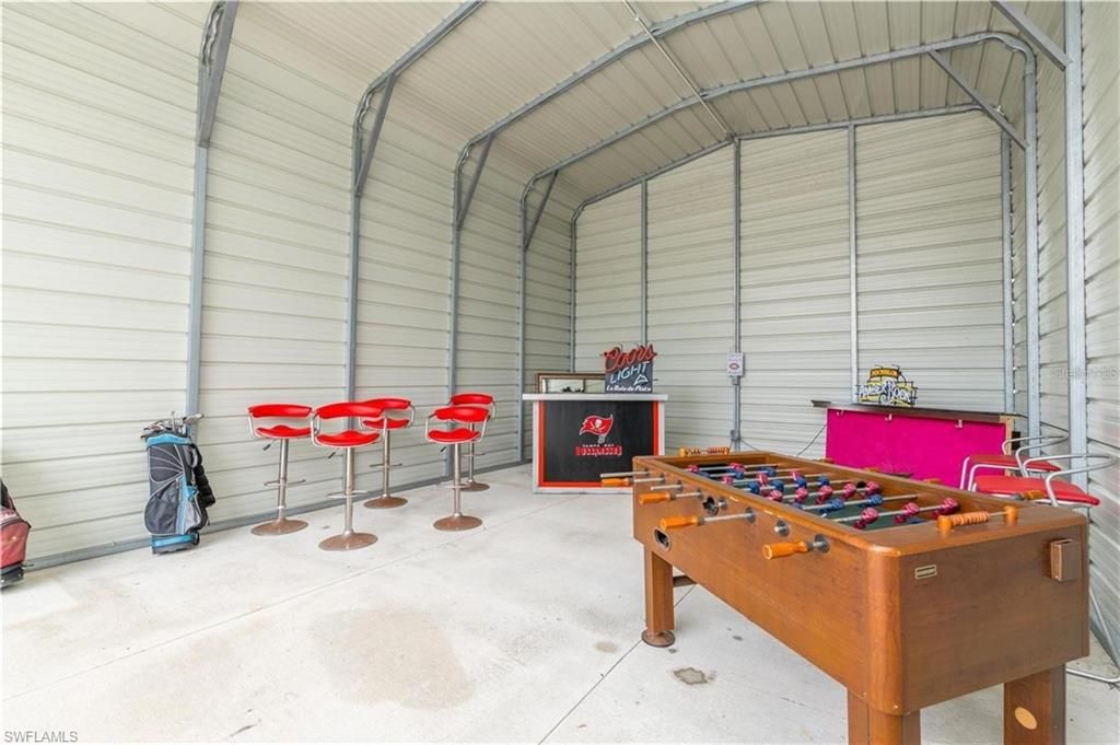 Game Room, Interior
