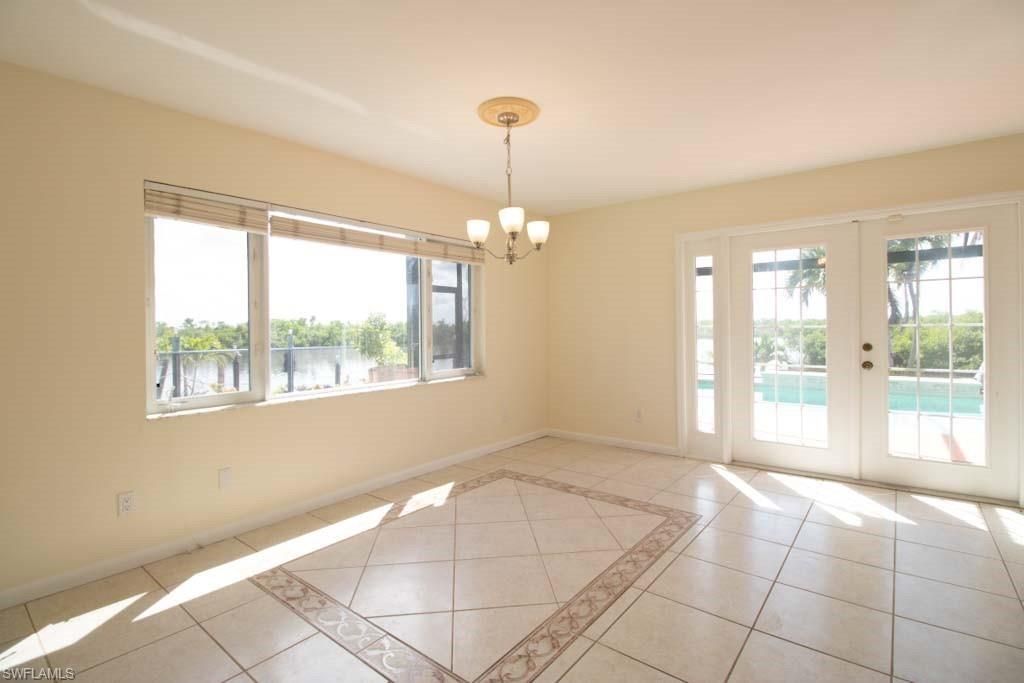 Chandelier, Empty room, Interior, Pendant Lights