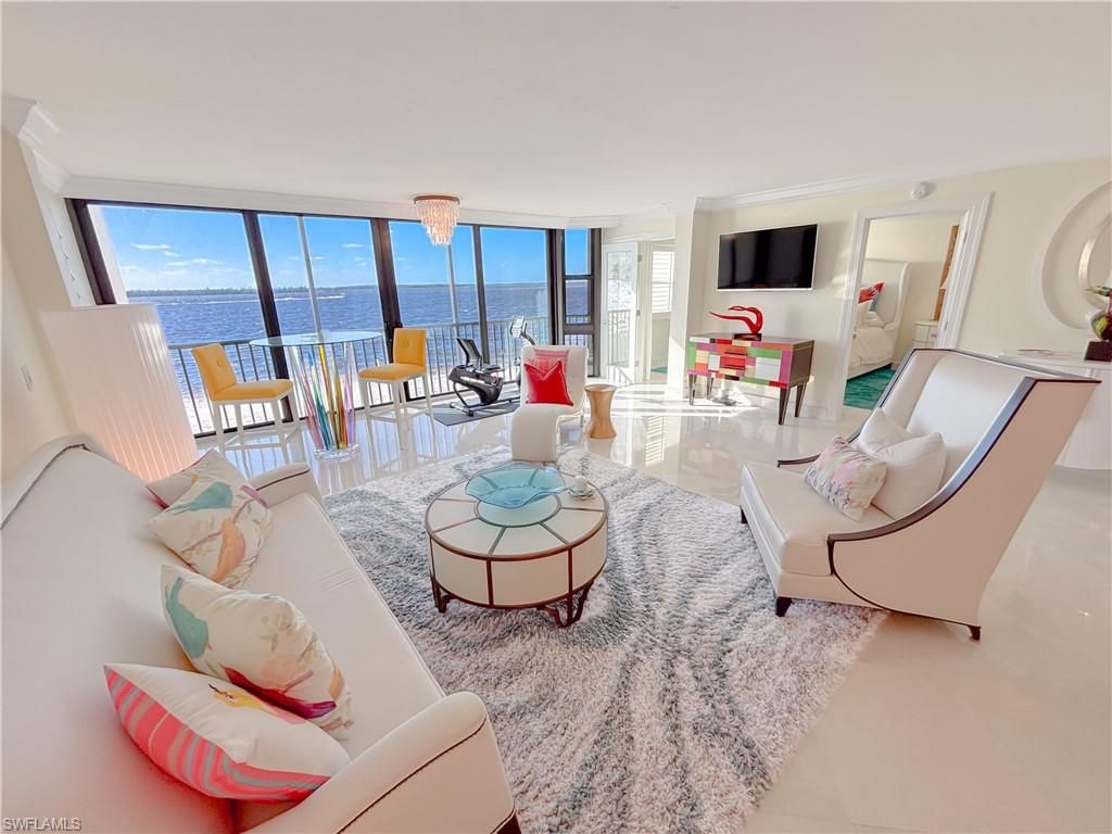 Chandelier, Dining room, Interior, Living room, Water