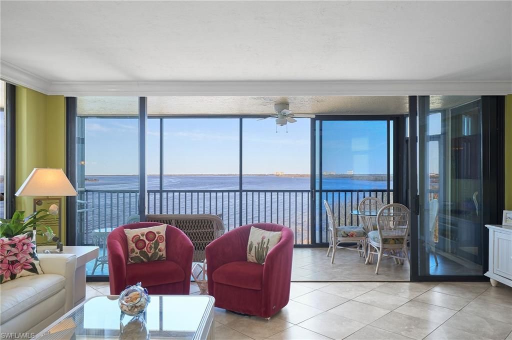 Interior, Living room, Water