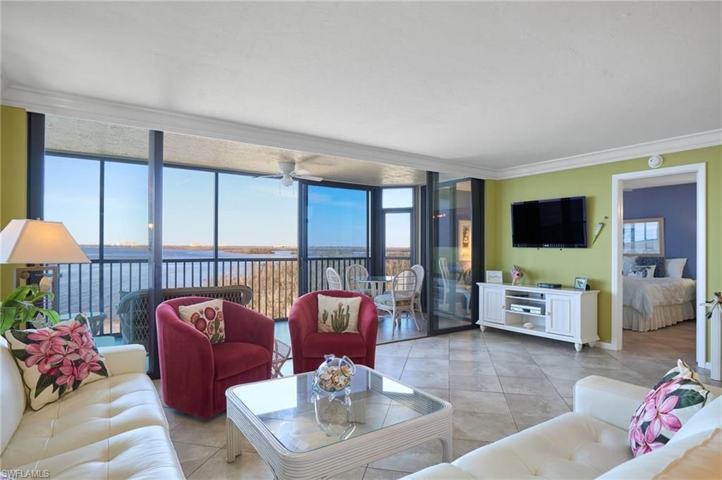 Interior, Living room, Water