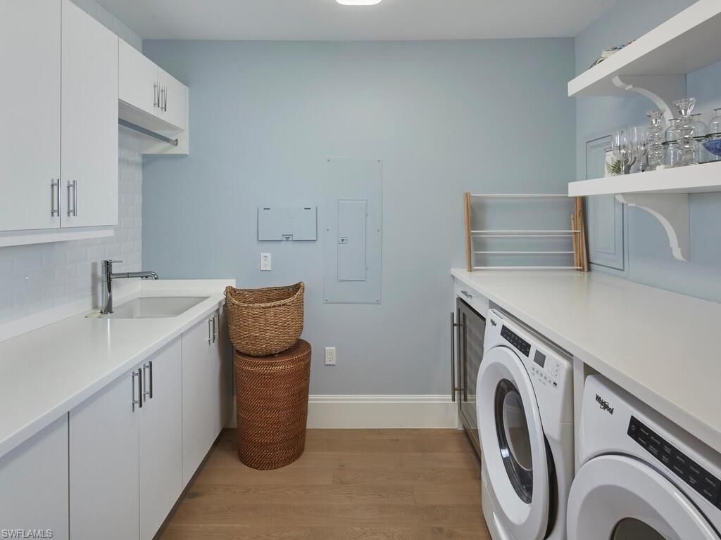 Interior, Washer, Wood Texture Flooring